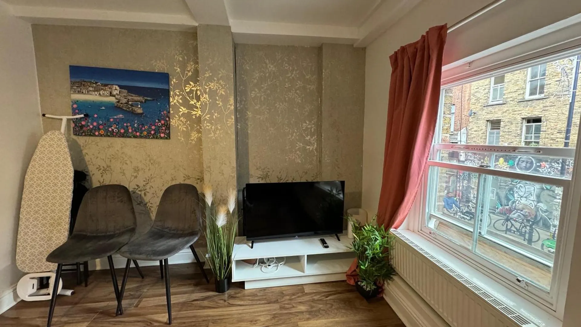 1 Bedroom Beautiful Apartment In Bricklane London 0*,
